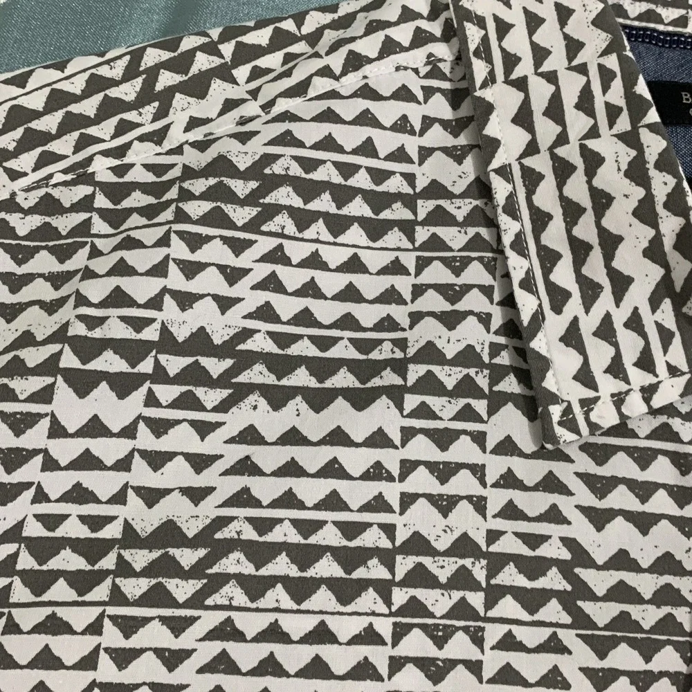 Banana Republic Shirt Mens Medium Gray White Pattern Print Button Long Sleeve